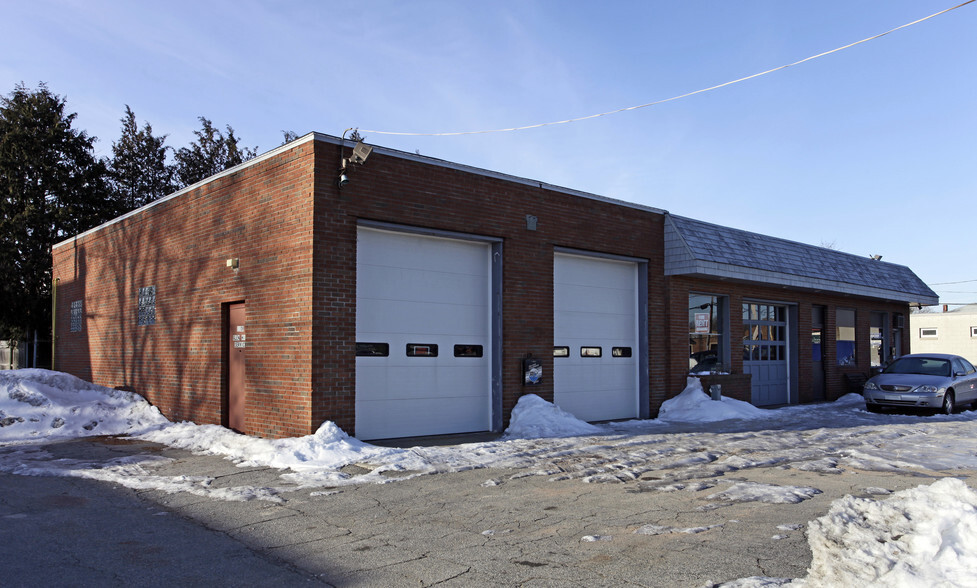 Primary Photo Of 1108 Park Ave, Cranston Auto Repair For Lease