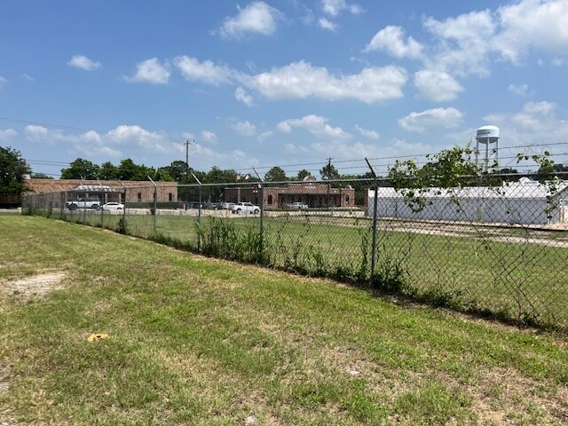 More Photos Of 400 S Austin St, Brenham Land For Sale