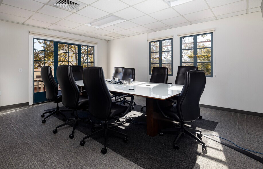 More Photos Of 21 E Victoria St, Santa Barbara Office For Lease