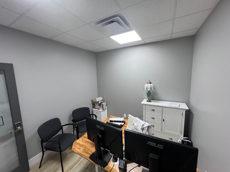 More Photos Of 2701 Main St, Hurricane Coworking Space