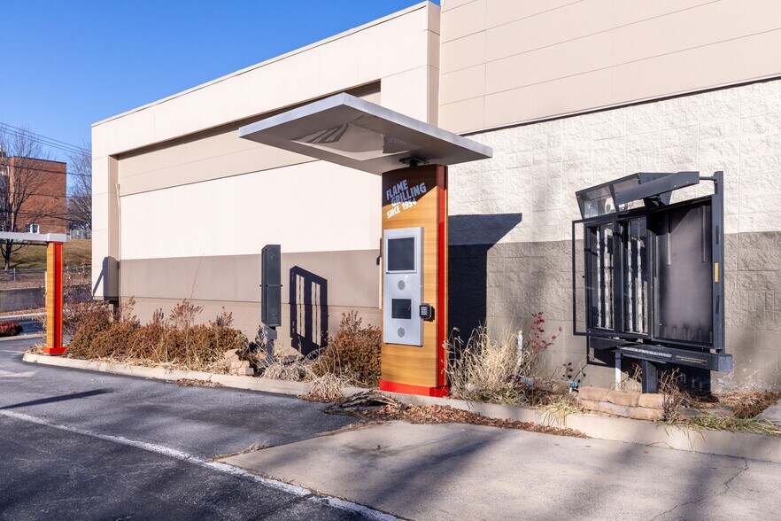 More Photos Of 601 4th St, Shenandoah Fast Food For Lease