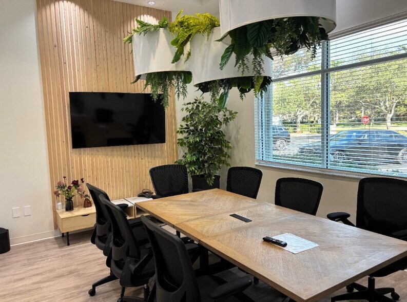 More Photos Of 2141 N Commerce Pkwy, Weston Office For Lease