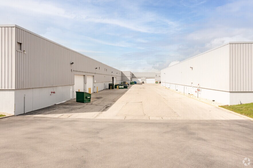 More Photos Of 1800-1872 Brummel Ave, Elk Grove Village Warehouse For Lease