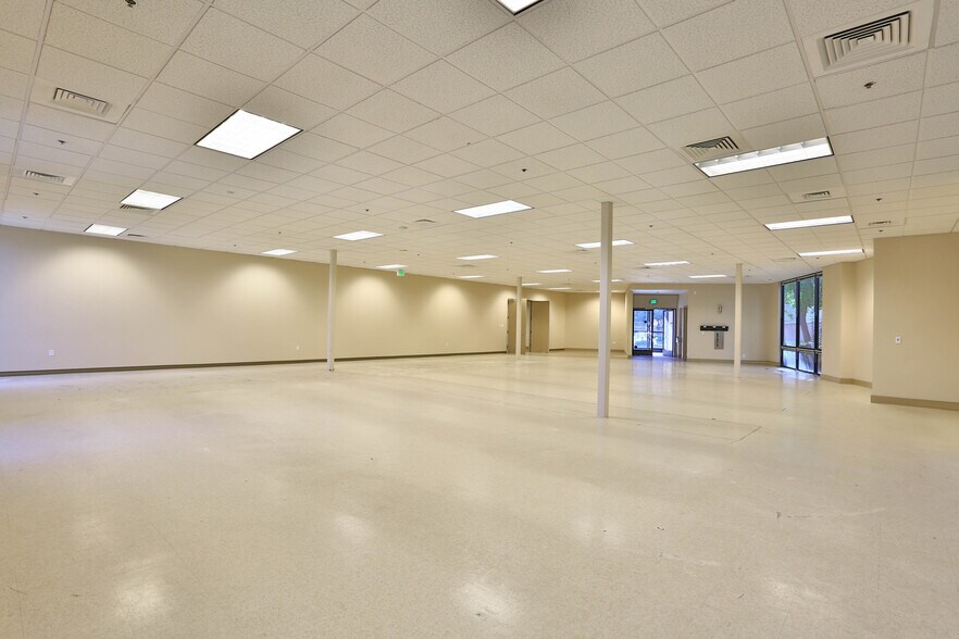 More Photos Of 3000 Lakeside Dr, Santa Clara Research And Development For Lease