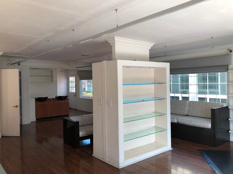 More Photos Of 7760 Fay Ave, La Jolla Storefront For Lease