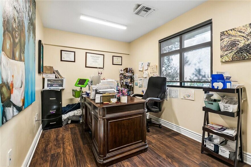 More Photos Of 3500 Kabel Dr, New Orleans Medical For Sale