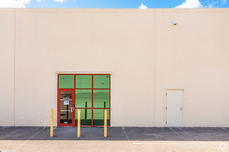 More Photos Of 3001-3045 N Commerce Pky, Miramar Office For Lease