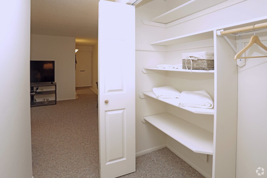 More Photos Of 815 E Grandview Blvd, Erie Apartments For Sale