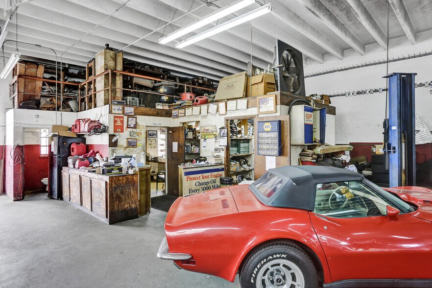 More Photos Of 1040 NE 44th St, Oakland Park Auto Repair For Sale