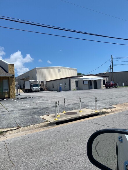 More Photos Of 690 E Heinberg St, Pensacola Freestanding For Sale