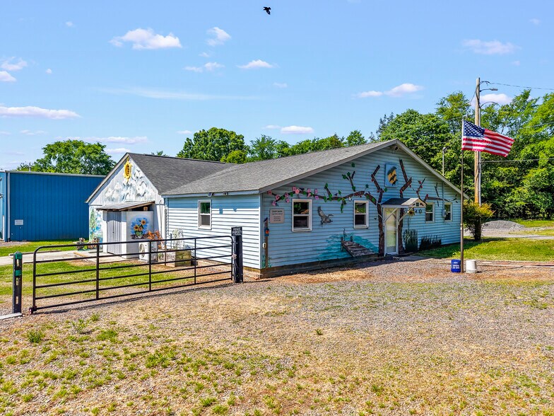 More Photos Of 249 Gilbert Rd, Mocksville Airport For Sale