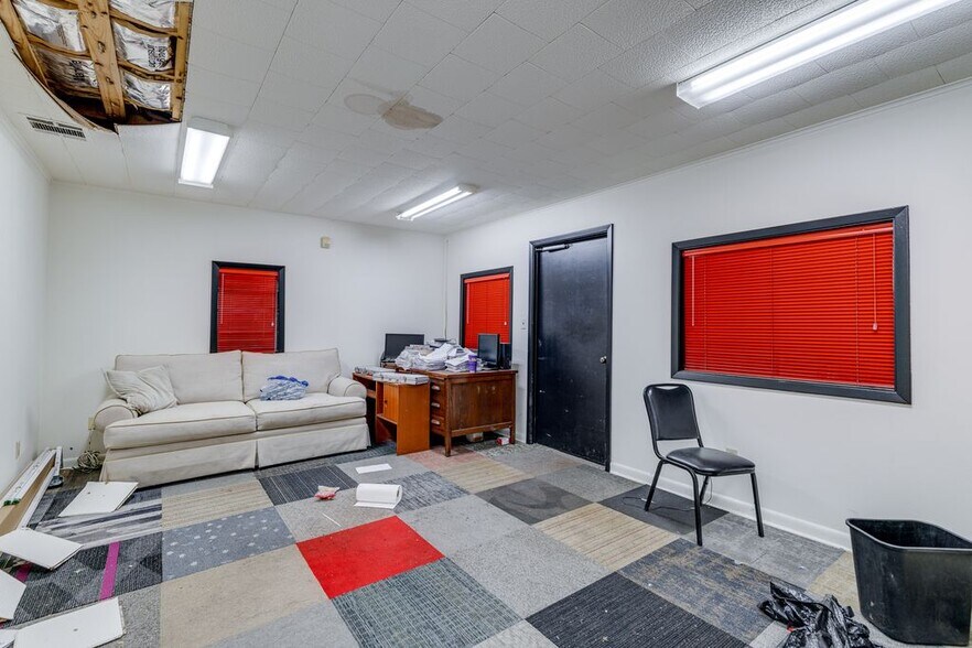 More Photos Of 1914 Cypress St, West Monroe Service For Sale