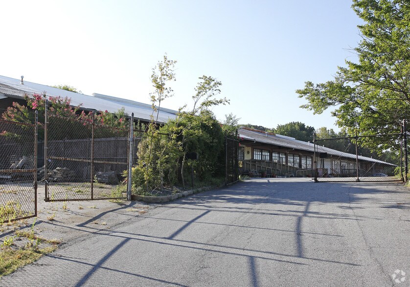 More Photos Of 996 Huff Rd NW, Atlanta Warehouse For Lease