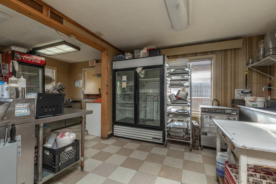 More Photos Of 7224 Center St, Mentor Restaurant For Sale