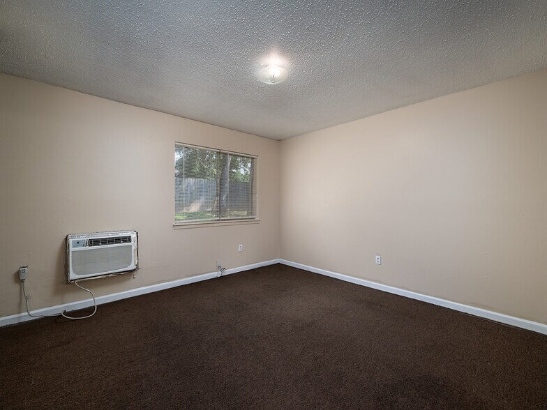 More Photos Of 411 Johnson St, Marshall Apartments For Sale