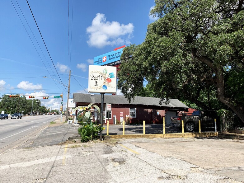 More Photos Of 2058 S Lamar Blvd, Austin Freestanding For Lease