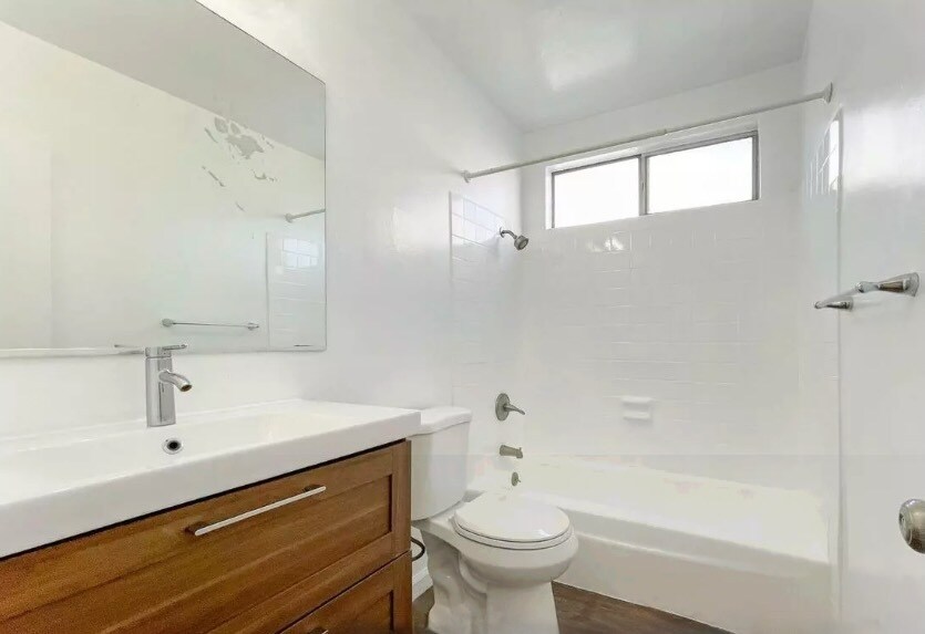 More Photos Of 2309 Hauser Blvd, Los Angeles Apartments For Sale