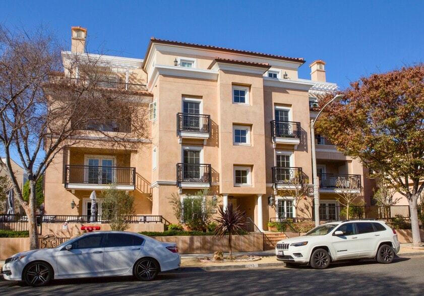 Primary Photo Of 313 S Reeves Dr, Beverly Hills Apartments For Sale