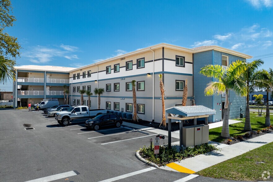 More Photos Of 2771 Royal Palm Ave, Fort Myers Apartments For Sale