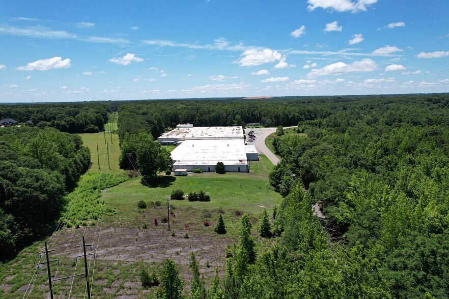More Photos Of 547 Mill St, Williamston Manufacturing For Lease