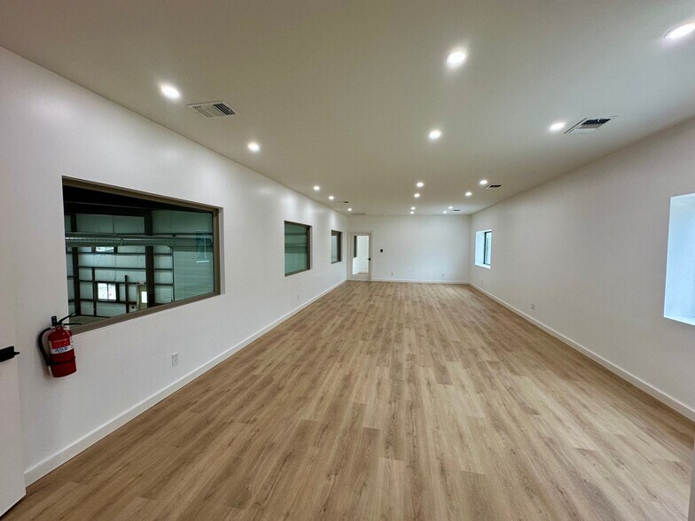 More Photos Of 10020 Darden Hill Rd, Austin Light Distribution For Sale