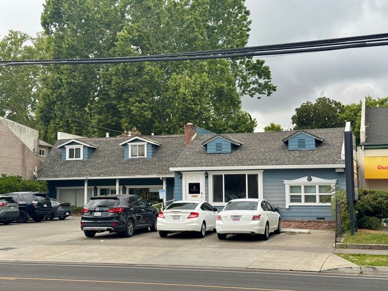 More Photos Of 3010 Freeport Blvd, Sacramento General Retail For Sale