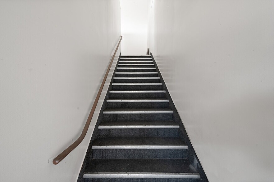 More Photos Of 2715 W 1st St, Santa Ana Unknown For Lease