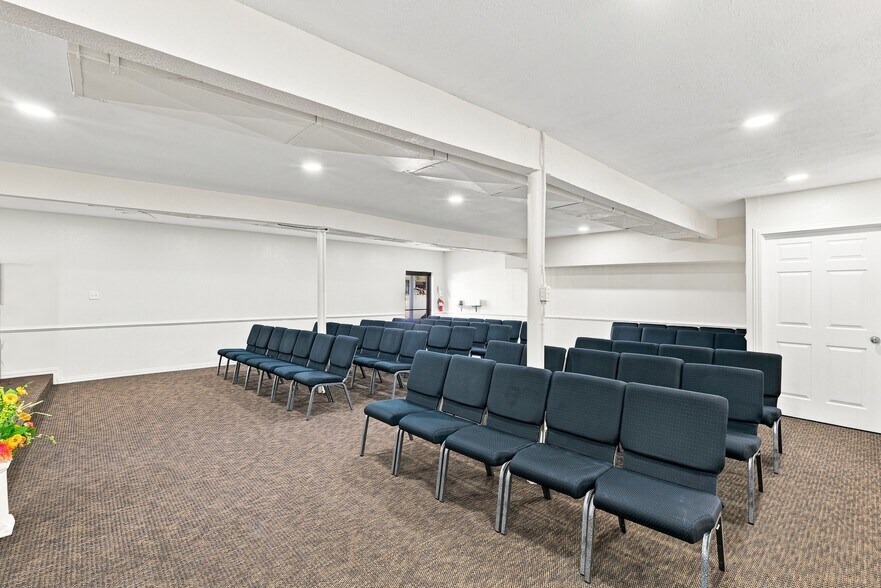 More Photos Of 3508 Shawnee Trl, Fort Worth General Retail For Sale