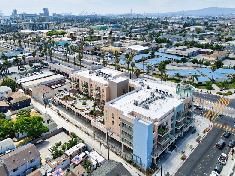 More Photos Of 1598 Long Beach Blvd, Long Beach Storefront Retail Office For Sale