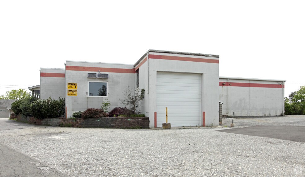 More Photos Of 210 Main St, Lebanon Warehouse For Lease