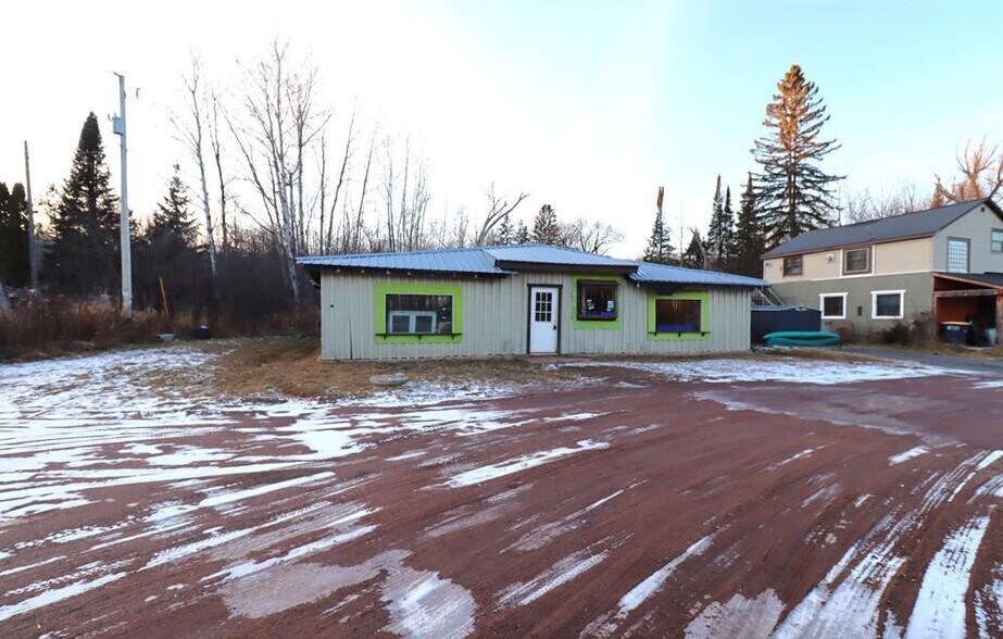 More Photos Of 1819 W Bayfield St, Washburn Freestanding For Sale