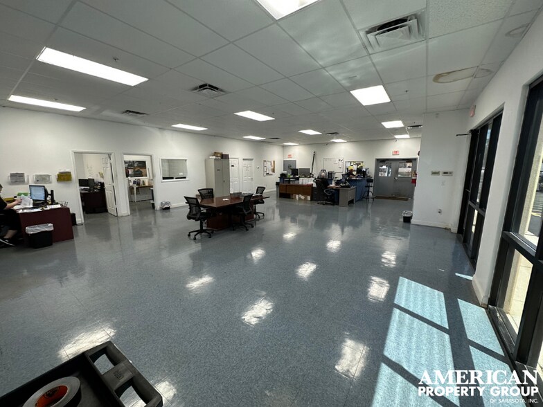 More Photos Of 2625 Commerce Pky, North Port Warehouse For Lease