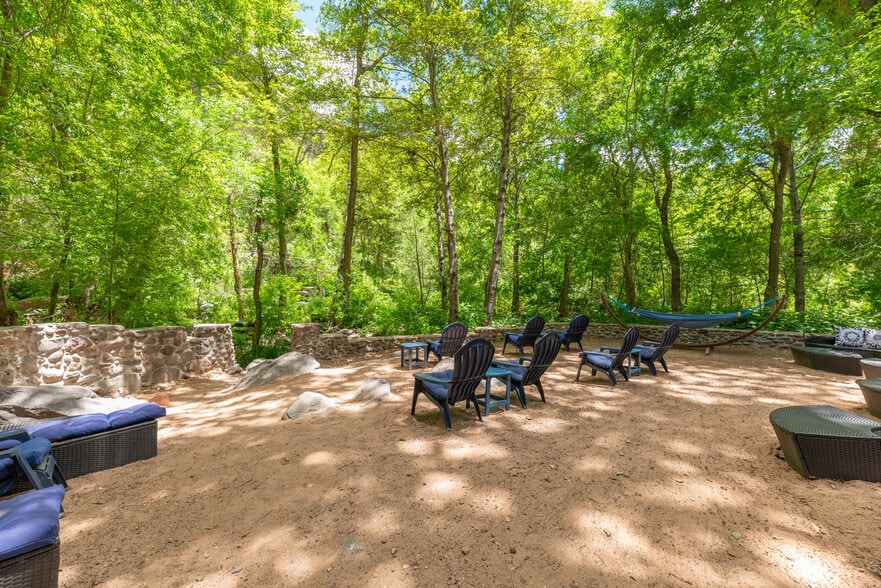More Photos Of 4548 N State Route 89A, Sedona Hotel For Sale