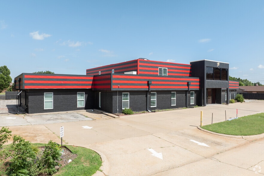 Primary Photo Of 6001 Nw Expressway, Oklahoma City Office For Sale