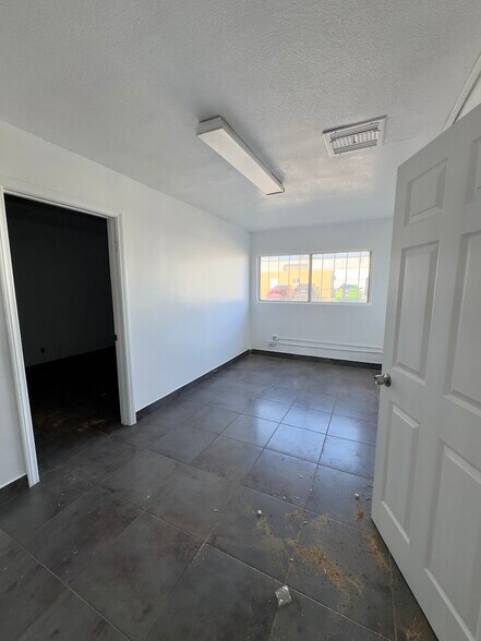 More Photos Of 9819 Glenoaks Blvd, Sun Valley Manufacturing For Sale