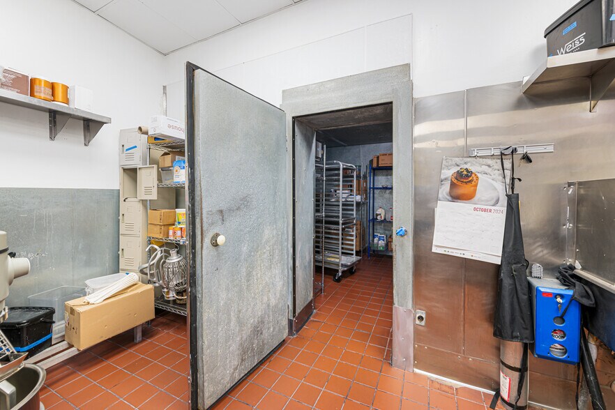 More Photos Of 303 S Mission Dr, San Gabriel Restaurant For Sale