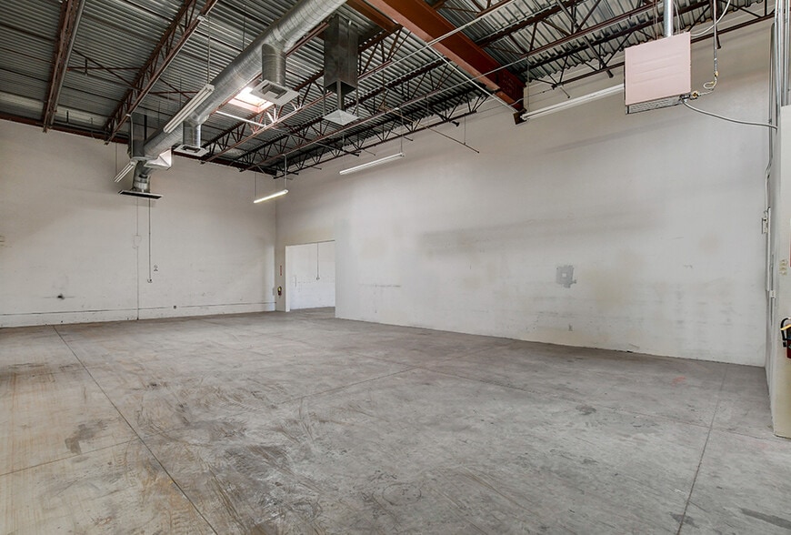More Photos Of 4129 W Desert Inn Rd, Las Vegas Industrial For Sale