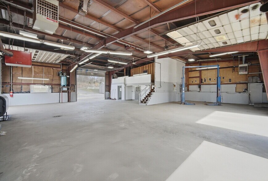 More Photos Of 14 Easthampton Rd, Northampton Warehouse For Lease