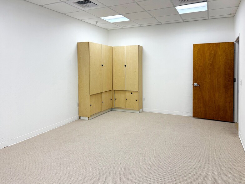 More Photos Of 900 Colusa Ave, Berkeley Storefront Retail Office For Lease