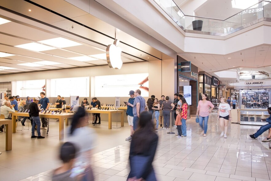 More Photos Of 350 N Milwaukee St, Boise General Retail For Lease