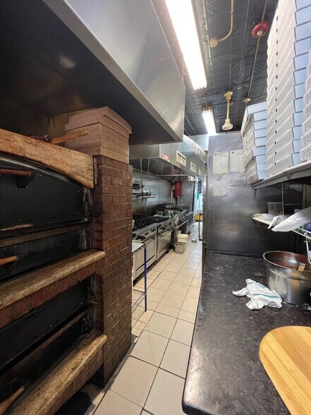 More Photos Of 520 Jersey Ave, Jersey City Storefront Retail Residential For Lease