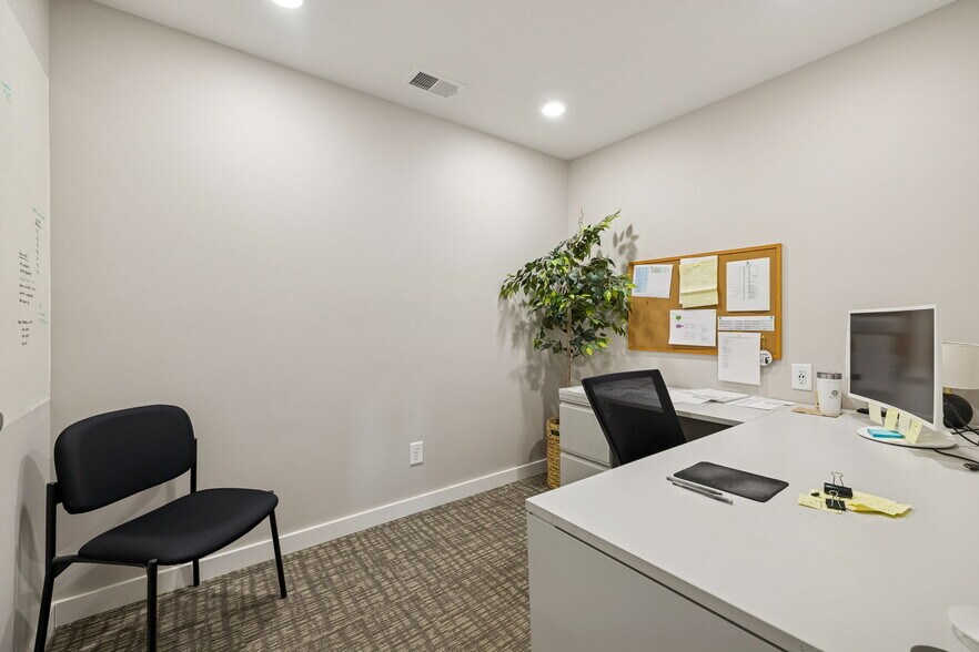 More Photos Of 411 Industrial Dr, White House Manufacturing For Lease