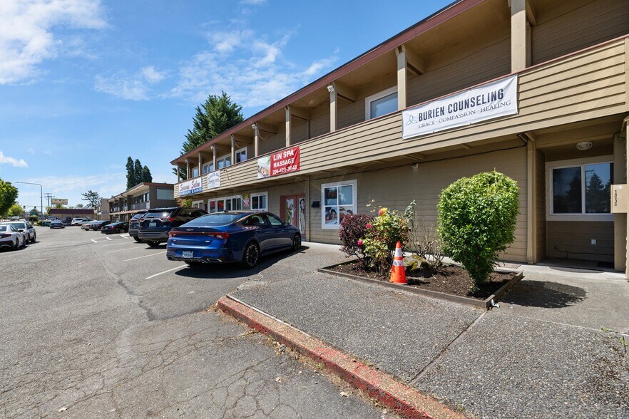 More Photos Of 14235-14237 Ambaum Blvd SW, Burien General Retail For Lease