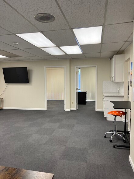 More Photos Of 5637 N Pershing Ave, Stockton Medical For Lease
