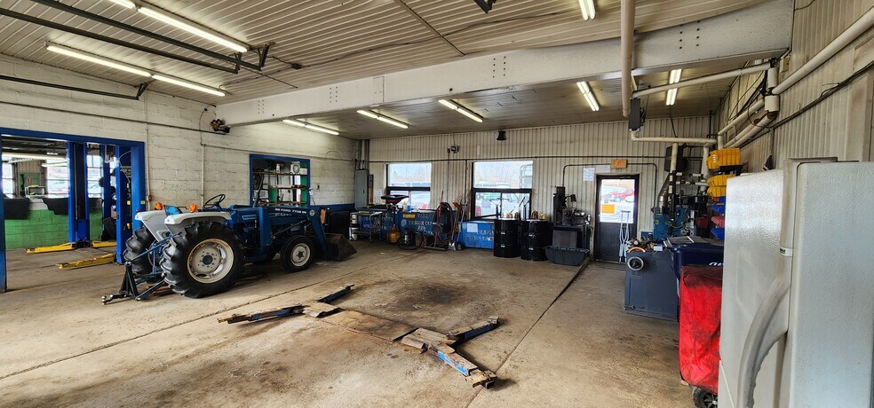 More Photos Of 4579 Lake Rd S, Brockport Auto Dealership For Lease