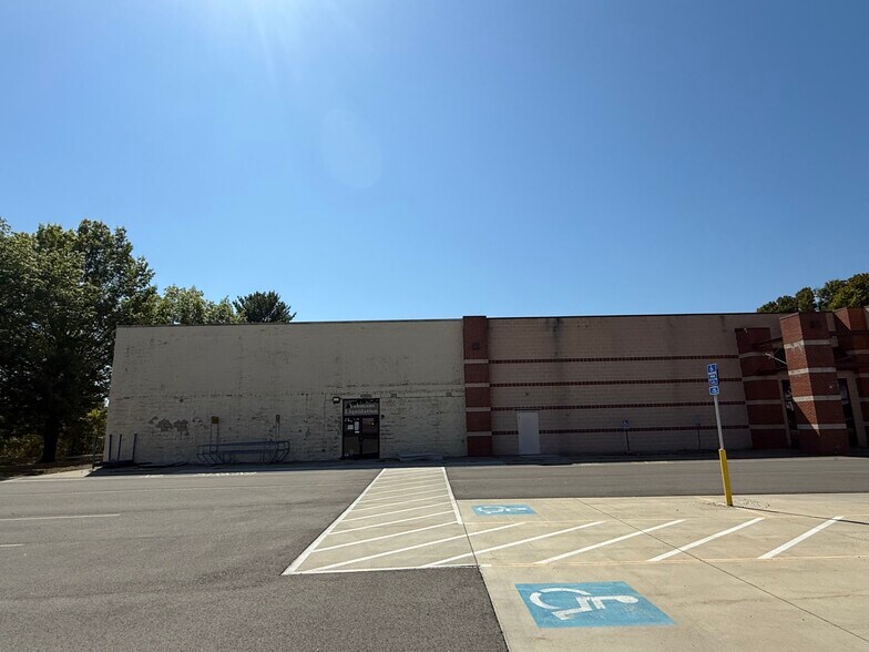 More Photos Of 4495-4499 Mall Dr, Steubenville Freestanding For Lease