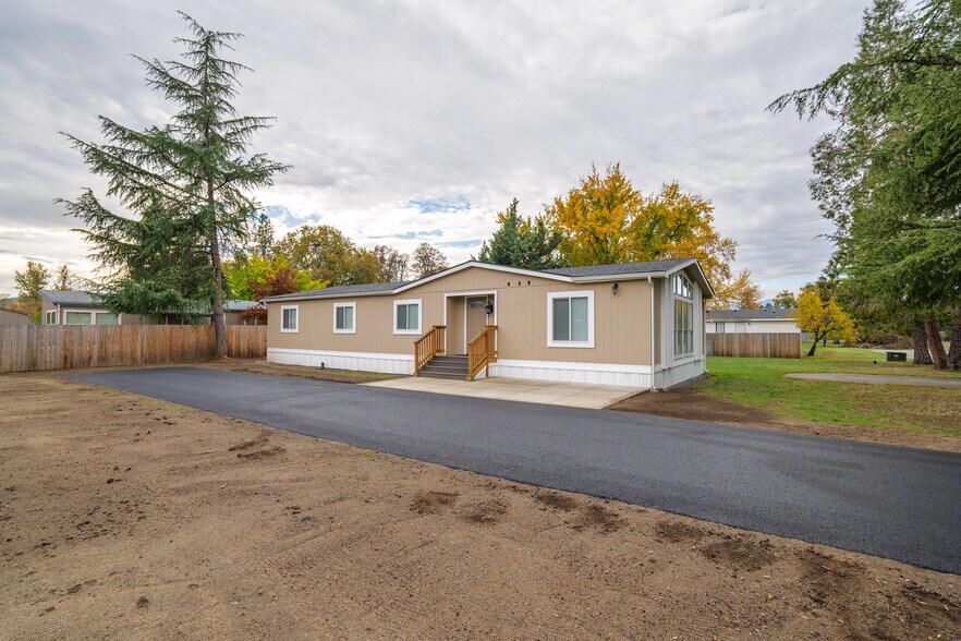 More Photos Of 387 Tavis Dr, Merlin Manufactured Housing Mobile Home Park For Sale