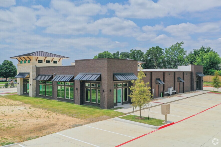 More Photos Of 8701 N Tarrant Pky, North Richland Hills Storefront Retail Office For Lease