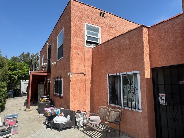 More Photos Of 3939 W 28th St, Los Angeles Multifamily For Sale