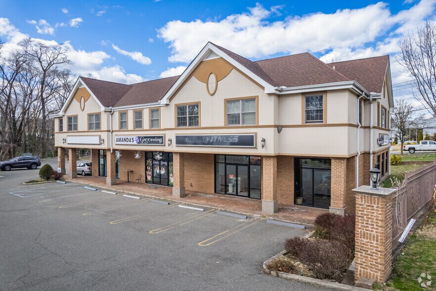 More Photos Of 72-74 Cedar Swamp Rd, Glen Cove Storefront Retail Office For Sale